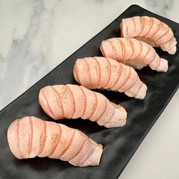 เซ็ทซูชิแซลมอนเบิร์นไฟ  5 ชิ้น