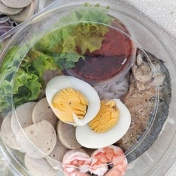 สลัด ลุง กับ ป้า อร่อยคำโต