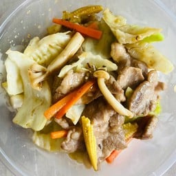 ข้าวราดผัดผักรวมหมู