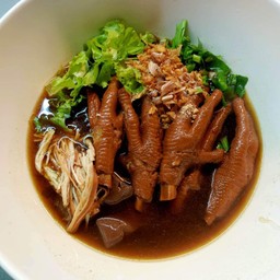 ก๋วยเตี๋ยวตีนไก่ตุ๋น