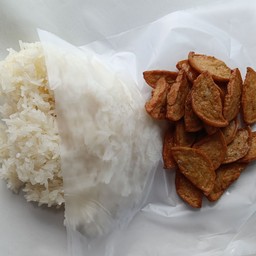 ข้าวเหนียวหมูยอห่อ