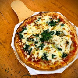 พิซซ่าผักโขมอบชีส