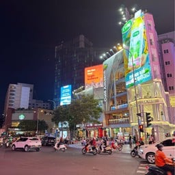 Ngã sáu Phù Đổng