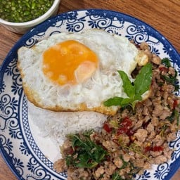 กะเพราหมูสับพริกแห้ง(เมนูแนะนำ)