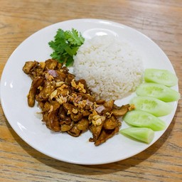 ข้าวกระเทียม