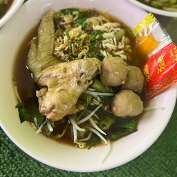 ก๋วยเตี๋ยว ปีกไก่ ลูกชิ้น