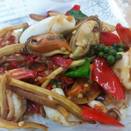 ข้าวราดผัดฉ่าทะเล