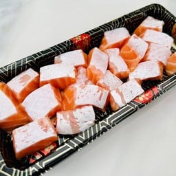 แซลมอนส่วนท้องหั่นเต๋า 150 กรัม