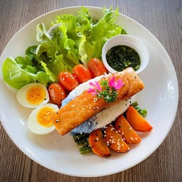 ข้าวหน้าปลาแซลมอนย่าง