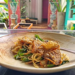 สปาเก็ตตี้ปลาสลิดพริกขี้หนูสวน