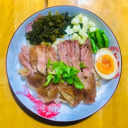 ข้าวขาหมูพร้อมไข่
