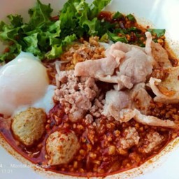 ก๋วยเตี๋ยวต้มยำหมูนุ่ม