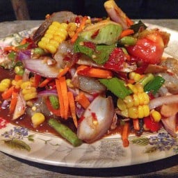 ร้านส้มตำเจ้นุชแซ่บเว่อร์ บ้านถ้ำ