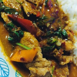 ผัดโหระพาพริกเผานมสด