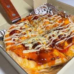 Pizza & หมูกรอบ By หิวอ่ะ บางซ่อน