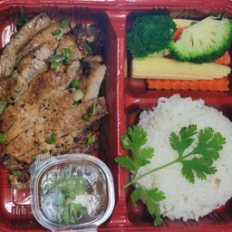 ข้าวหน้าไก่น้ำจิ้มแจ่ว