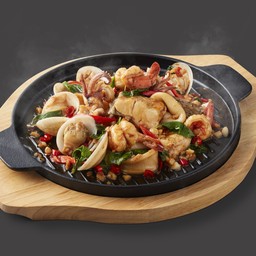 ทะเลผัดกระเพรากระทะร้อน