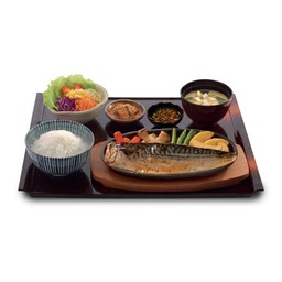 เซตปลาซาบะย่างเกลือกระทะร้อน