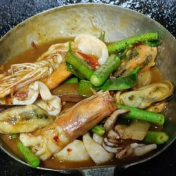 ทะเล ผัดพริกแกง