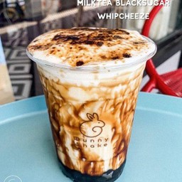 นมสดแบล็กซูการ์พ่นไฟ