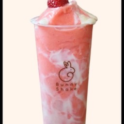 สตอเบอรีโยเกิร์ต เฟรปเป้