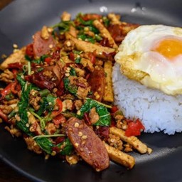 กะเพรากุนเชียงเกรดดี+หมูสับ หน่อไม้ ราดข้าว