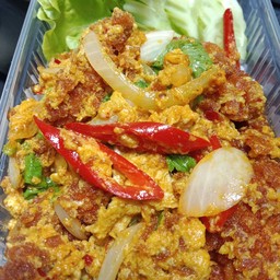 ไก่กรอบผัดผงกะหรี่ราดข้าว