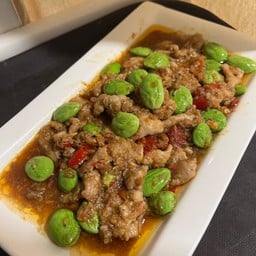 เนื้อหมูผัดกะปิสะตอ stir-fried pork w/stink bean & shrimp paste