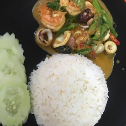 ข้าวเครื่องแกงทะเล