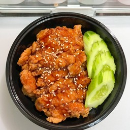 ข้าวไก่ทอดราดซอสเกาหลี