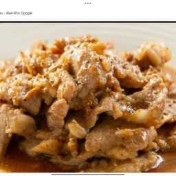 ผัดกระเทียมพริกไทยดำราดข้าว