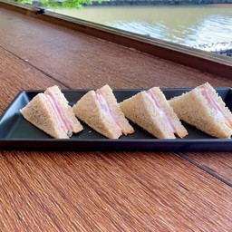 แซนวิชทูน่าแฮมชีส