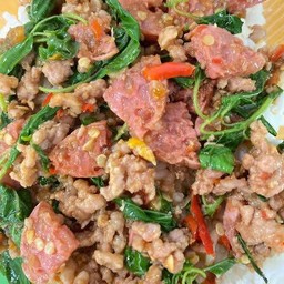 กระเพราแหนมหมูสับ