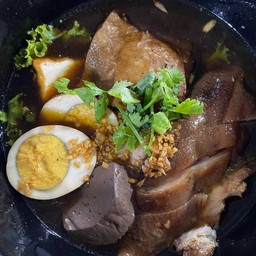 ก๋วยจั๊บขาหมู+ไก่