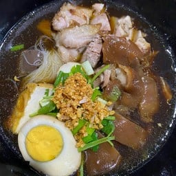 ก๋วยจั๊บขาหมู