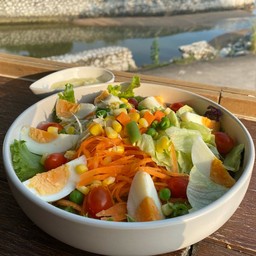 สลัดผักไข่ต้ม