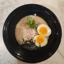 ซุปกระดูกหมูน้ำข้นราเมน