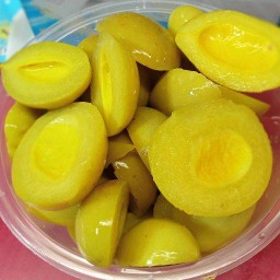ร้านผลไม้เจ้มล เอื้ออาทรคลองขุด ในตลาด