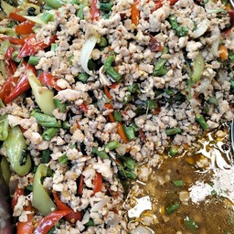 ผัดกระเพราไก่