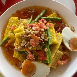 ส้มตำไทยข้าวโพดไข่เค็ม