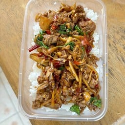 กะเพราหมูสับหน่อไม้ดอง