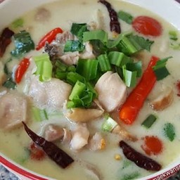 ต้มข่าไก่