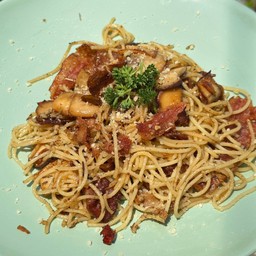 สปาเก็ตตี้พริกแห้งเบค่อน