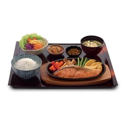 เซตปลาแซลมอนย่างเกลือกระทะร้อน