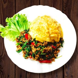 ข้าวไข่ข้นกระเพราหมูสับโบราณ