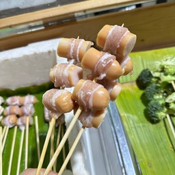 ไส้กรอกตัดชิ้นพันหมูสไลด์