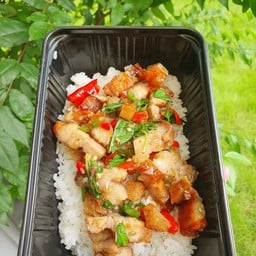 ผัดกระเพราหมูกรอบ