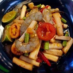 ตำไหลบัวกุ้งสด (กุ้ง 4-5 ตัว