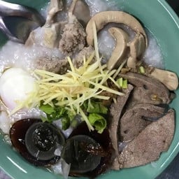 โจ๊กหมู 4 แยกวิริยะเธียร