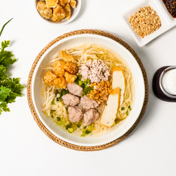 ก๋วยเตี๋ยวหมูก้อนน้ำใส